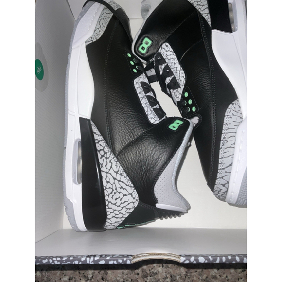 Air Jordan 3 Retro Black Green Glow Sneaker CT8532-031 Men\'s Size 12.5 main image 5